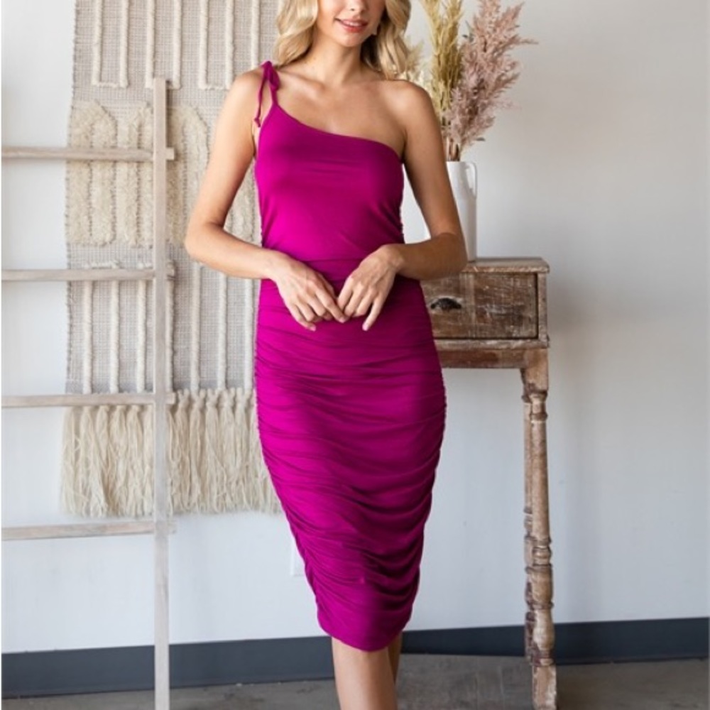NEW ARRIVAL ON TREND VIVA MAGENTA ONE SIDE COLD SHOULDER BODYCON COCKTAIL DRESS - Picture 8 of 10